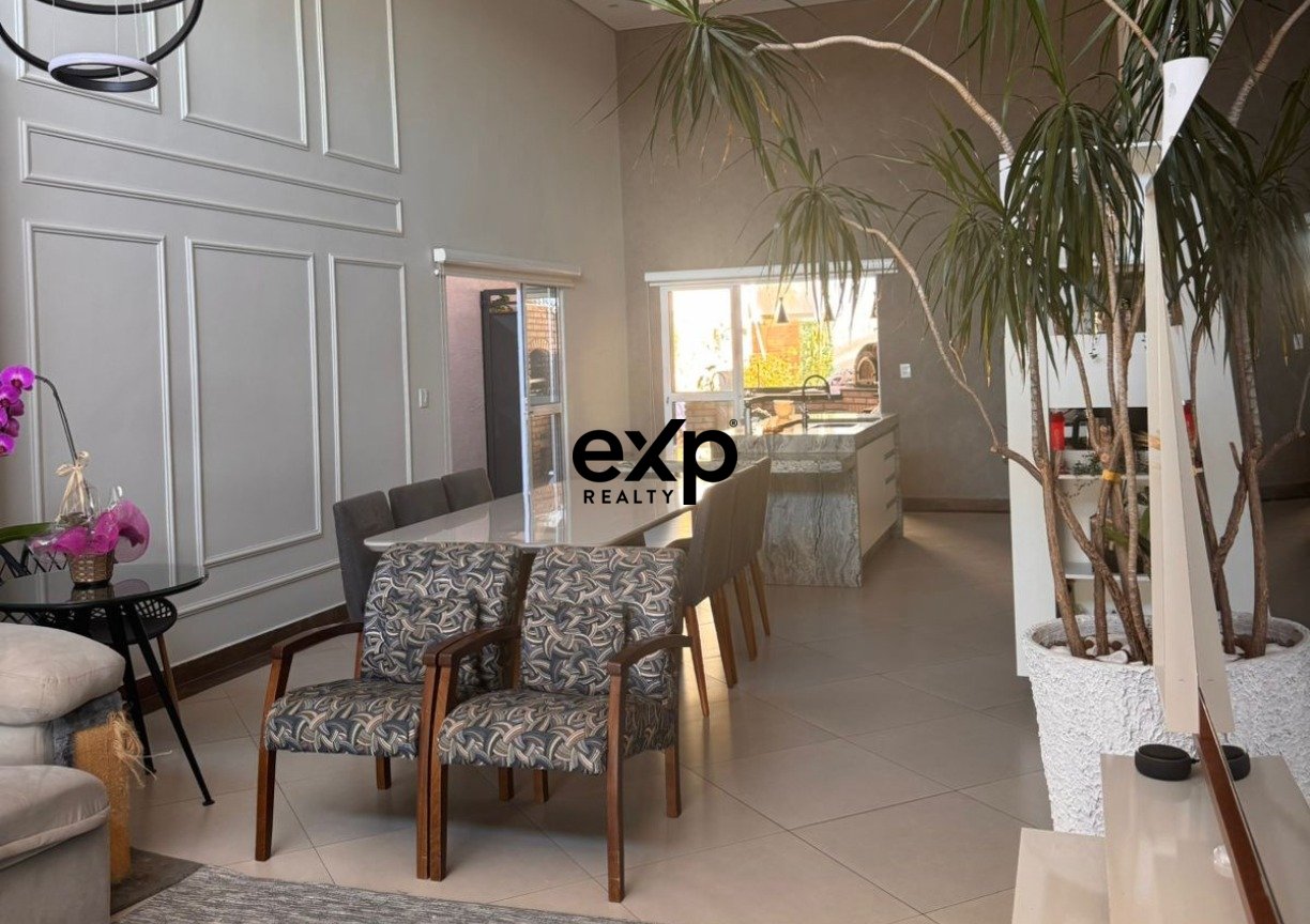 Casa térrea em Atibaia no Jardim dos Pinheiros - 5 Suítes e acessibilidade