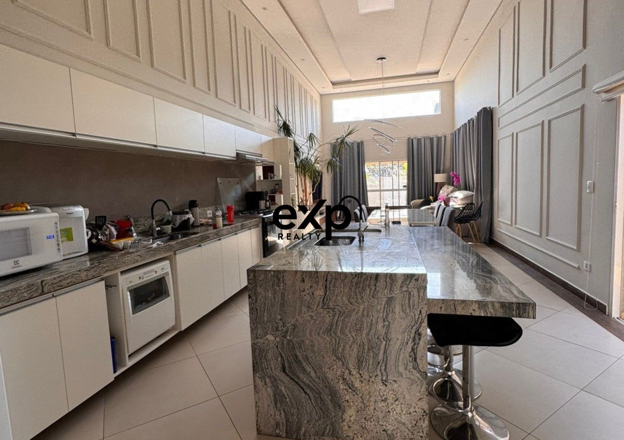 Casa térrea em Atibaia no Jardim dos Pinheiros - 5 Suítes e acessibilidade