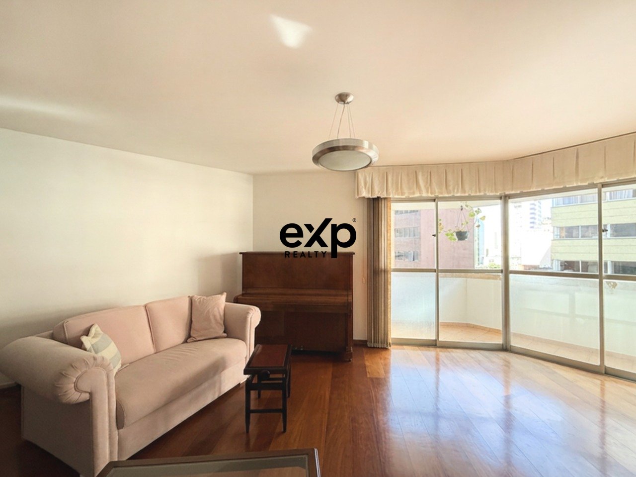 Apartamento para venda no Centro de Curitiba, 3 quartos sendo 1 suite, 138m²