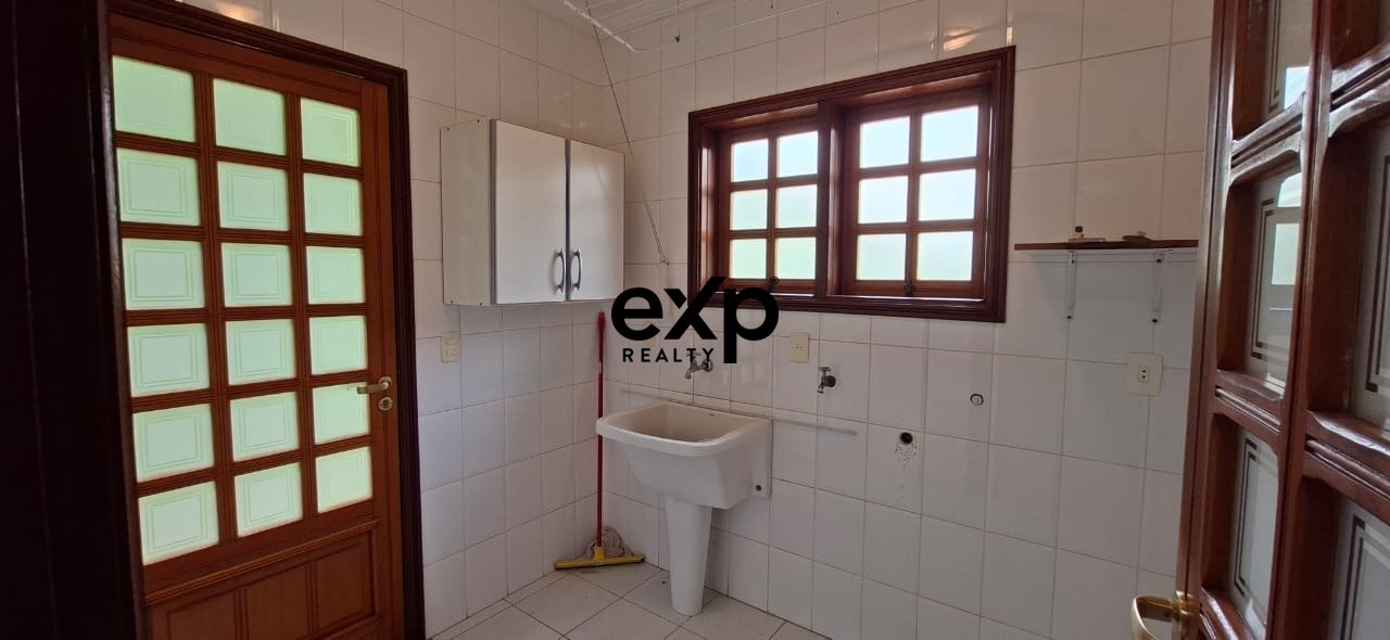 Casa à venda com 03 quartos em condomínio na Estrada da Roncáglia - Valinhos/SP