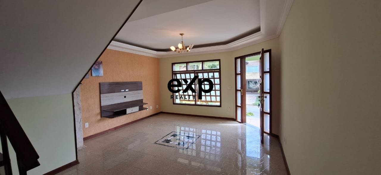 Casa à venda com 03 quartos em condomínio na Estrada da Roncáglia - Valinhos/SP