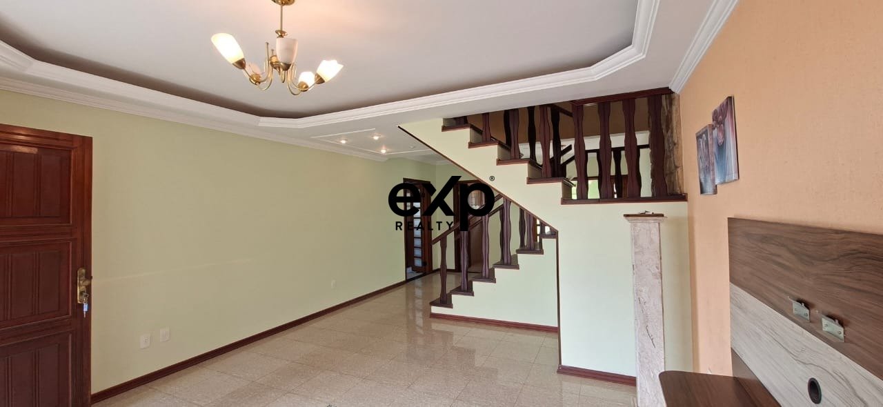 Casa à venda com 03 quartos em condomínio na Estrada da Roncáglia - Valinhos/SP