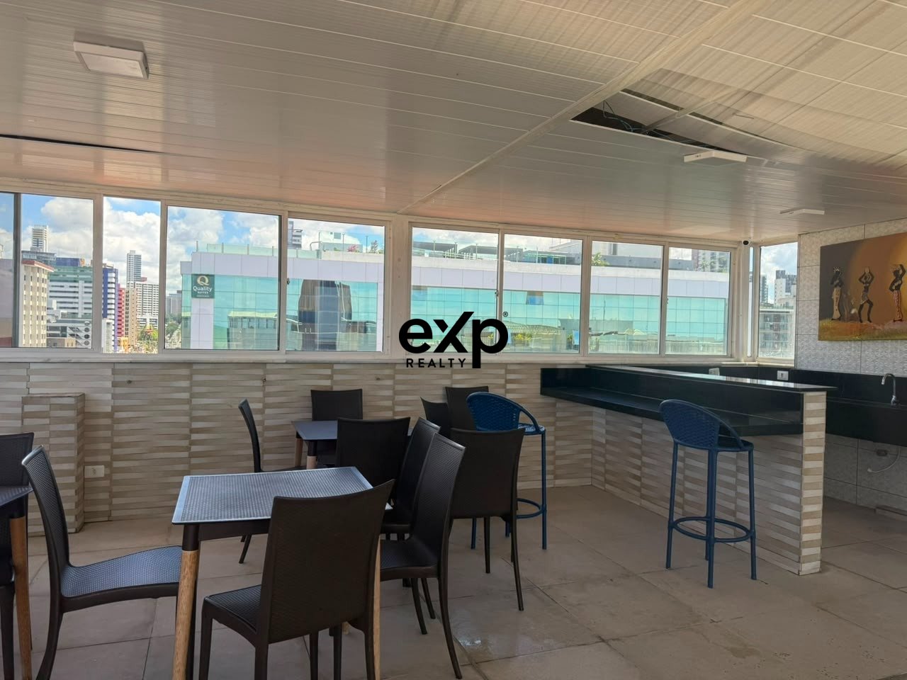 VENDO APARTAMENTO MOBILIADO EM TAMBAÚ NO MIOLO DO TURISMO