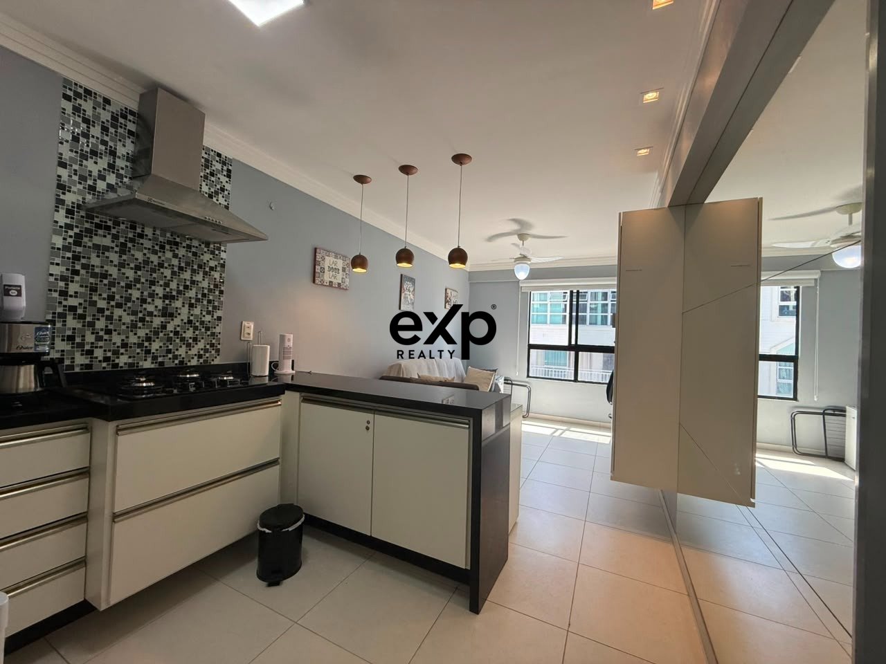VENDO APARTAMENTO MOBILIADO EM TAMBAÚ NO MIOLO DO TURISMO
