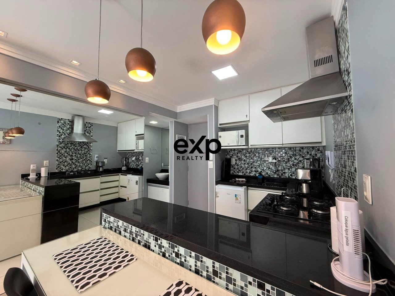 VENDO APARTAMENTO MOBILIADO EM TAMBAÚ NO MIOLO DO TURISMO