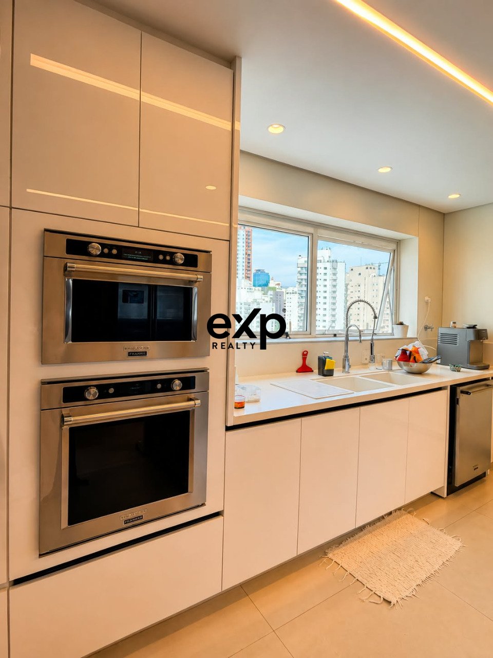Apartamento de alto padrão com 469 m², 4 suítes e 6 vagas