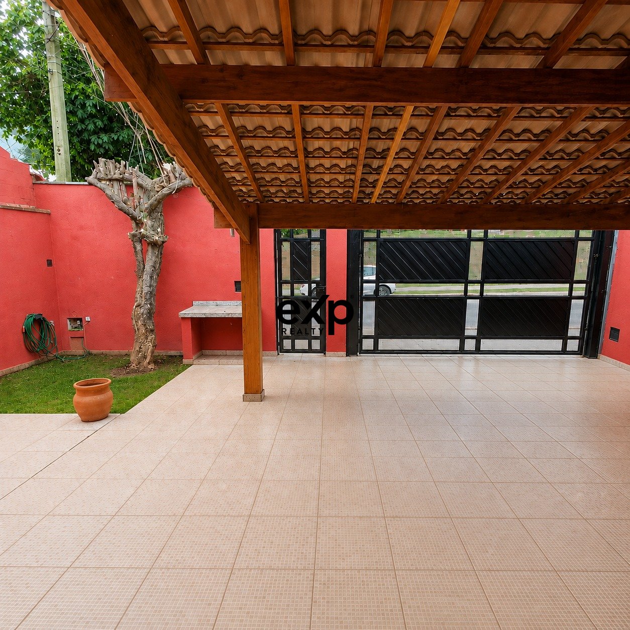 Casa térrea com 3 quartos e edícula - 1 suíte - Recanto Quarto Centenário