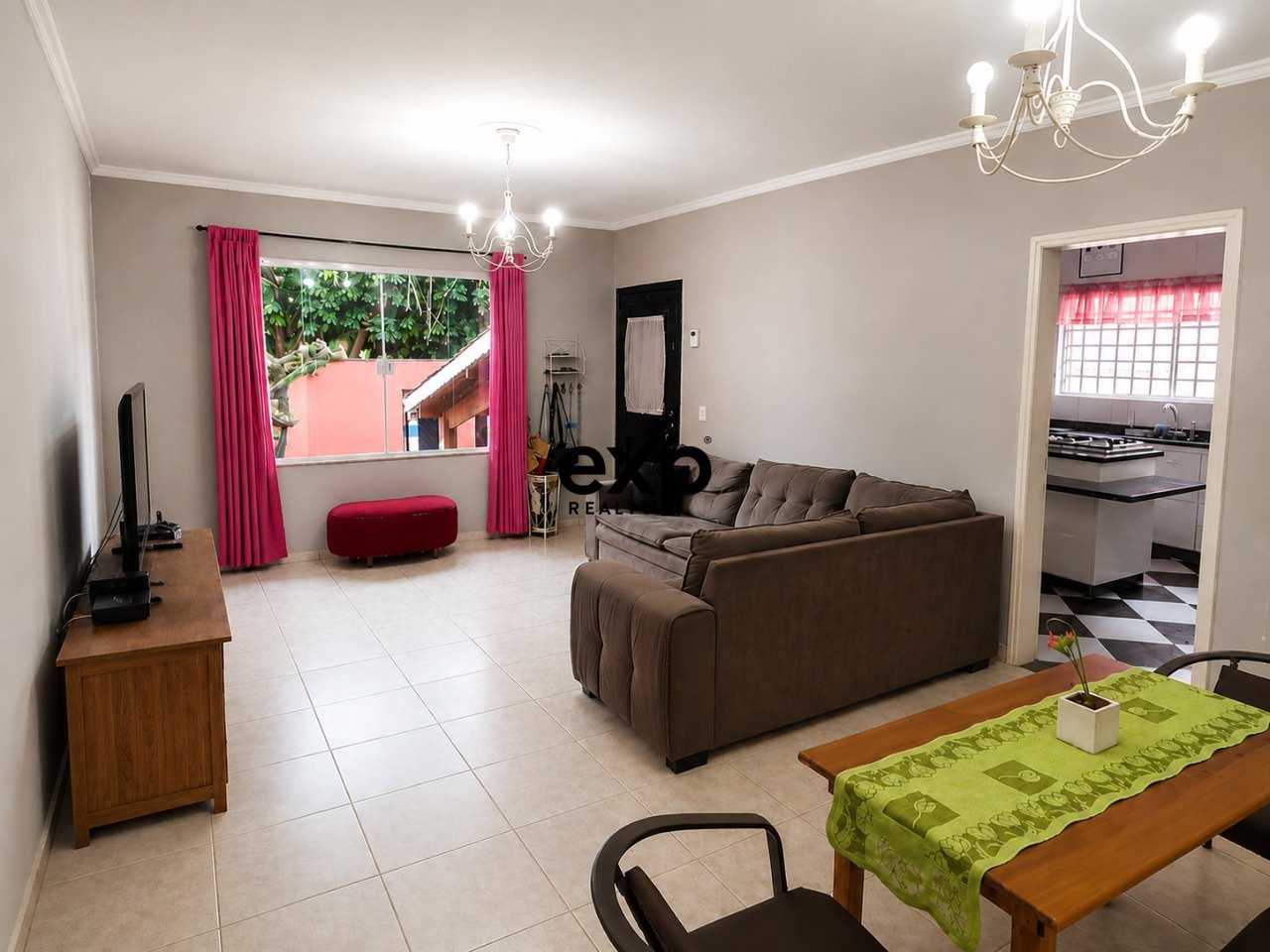 Casa térrea com 3 quartos e edícula - 1 suíte - Recanto Quarto Centenário