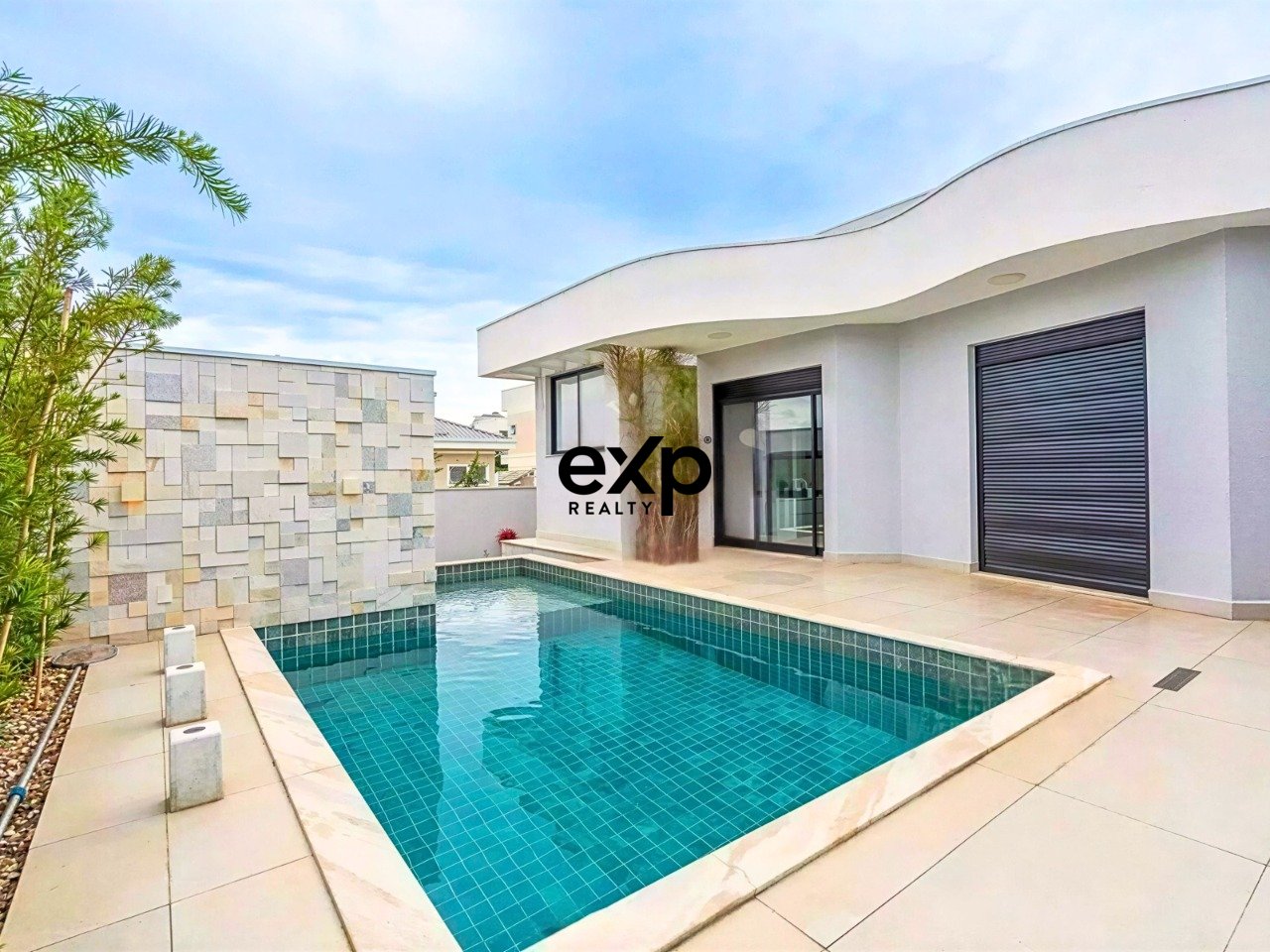 CASA TÉRREA INTEGRADA À VENDA 3 SUÍTES - COND. PORTO SEGURO VILLAGE - VALINHOS