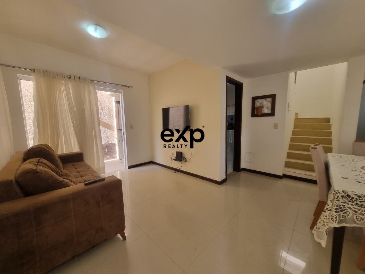 Casa Duplex 3/4 com Suíte a 200m da Praia de Ipitanga | Energia Solar