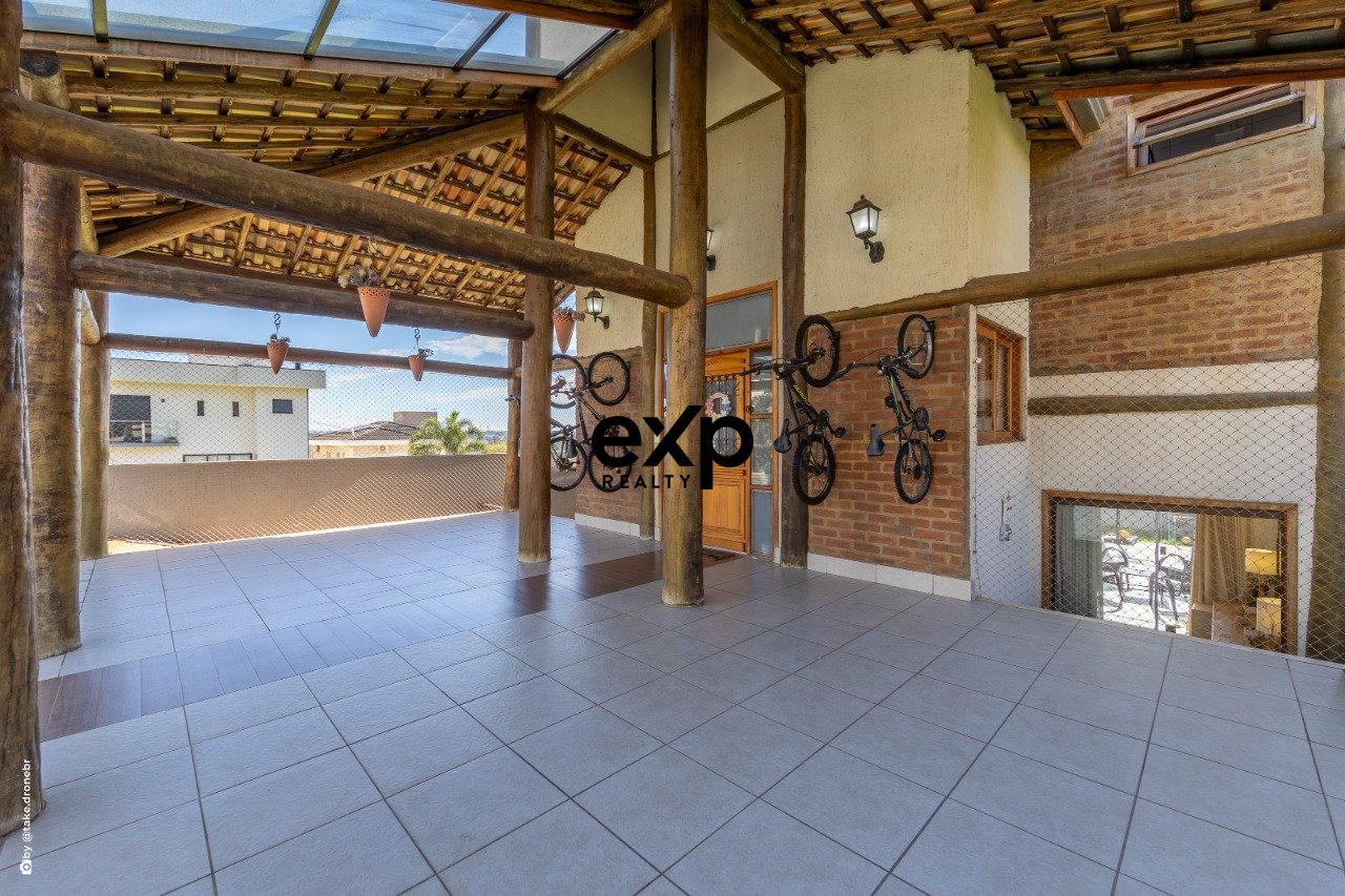 Casa à venda com 03 quartos, sendo 03 suites no condominio Portal do Jequitibá Valinhos/SP
