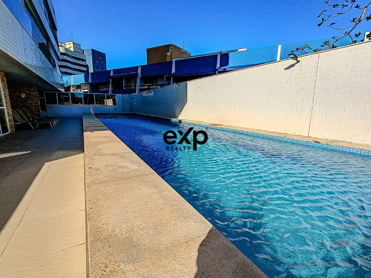 Apartamento 2/4 com Suíte e Varanda Gourmet no Residencial Miramar - Costa Azul