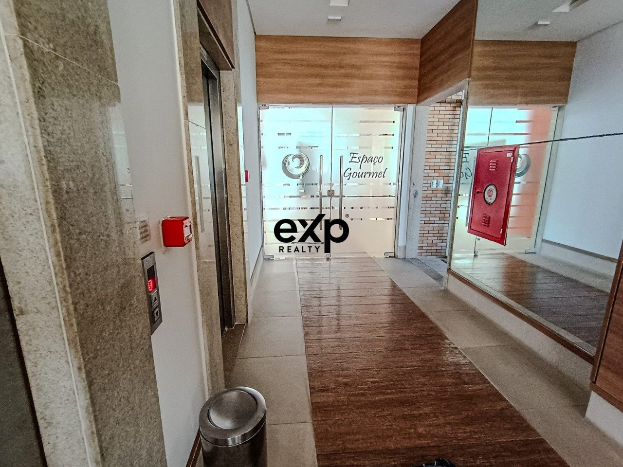 Apartamento 2/4 com Suíte e Varanda Gourmet no Residencial Miramar - Costa Azul