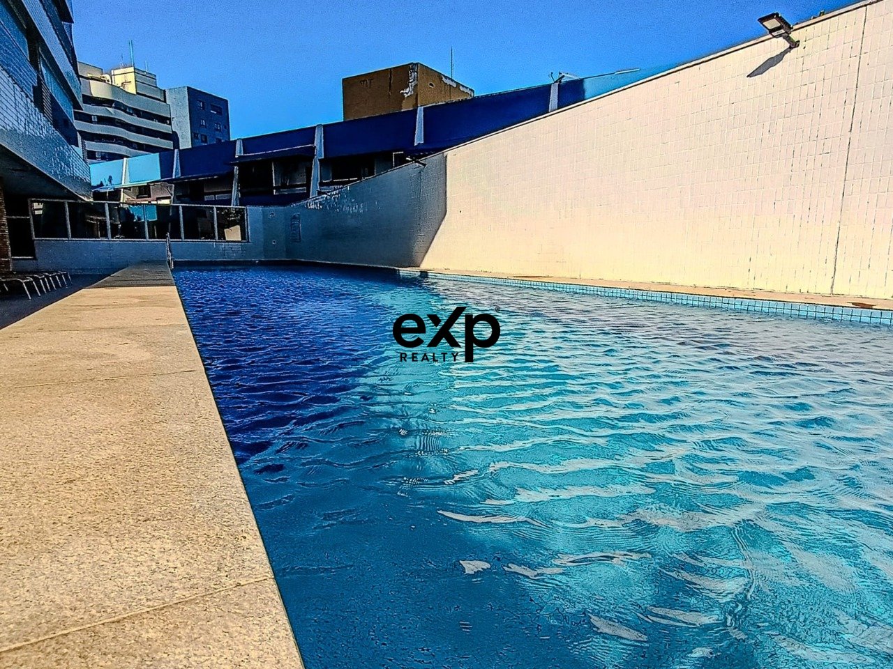 Apartamento 2/4 com Suíte e Varanda Gourmet no Residencial Miramar - Costa Azul