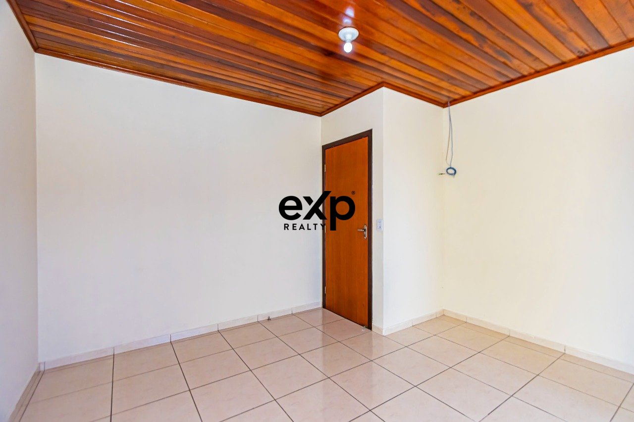 House for sale in Parque da Fonte, São José dos Pinhais, 4 Bedrooms with 1 on ground floor and 4 parking spaces! 4