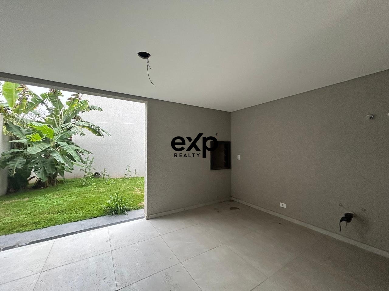 NEW TOWNHOUSE IN GATED CONDOMINIUM | 3 BEDROOMS + SUITE 4