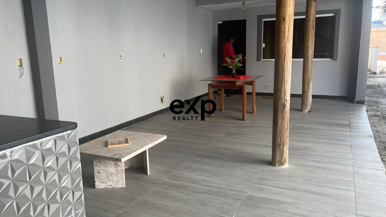 Casa à venda em Salvador, Rua Luis Eduardo Magalhaes 2 Itapuã Salvador 41630-700, 272 m²