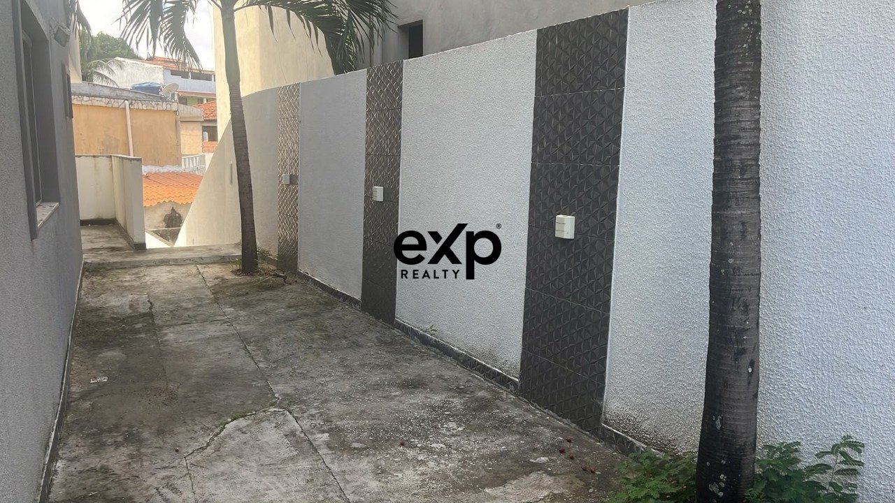 Casa à venda em Salvador, Rua Luis Eduardo Magalhaes 2 Itapuã Salvador 41630-700, 272 m²