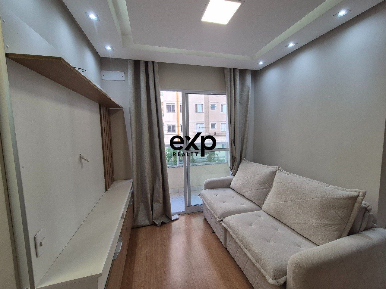 Apartment for Sale with Balcony - Solar de Vilas Condominium 3