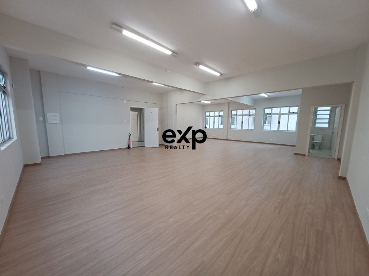 Salas/Conjuntos à venda em Curitiba, XV de Novembro 556 Centro Curitiba 80020-310, 85 m²