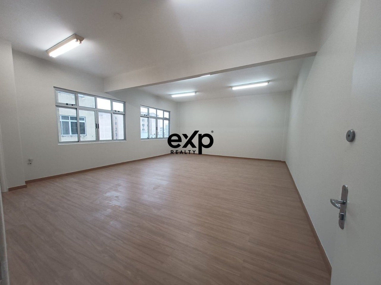 Salas/Conjuntos à venda em Curitiba, XV de Novembro 556 Centro Curitiba 80020-310, 41 m²
