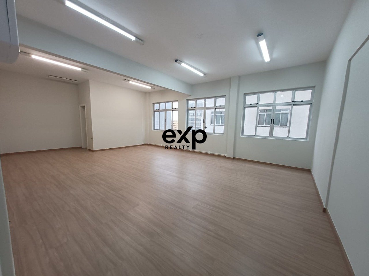 Salas/Conjuntos à venda em Curitiba, XV de Novembro 556 Centro Curitiba 80020-310, 45 m²