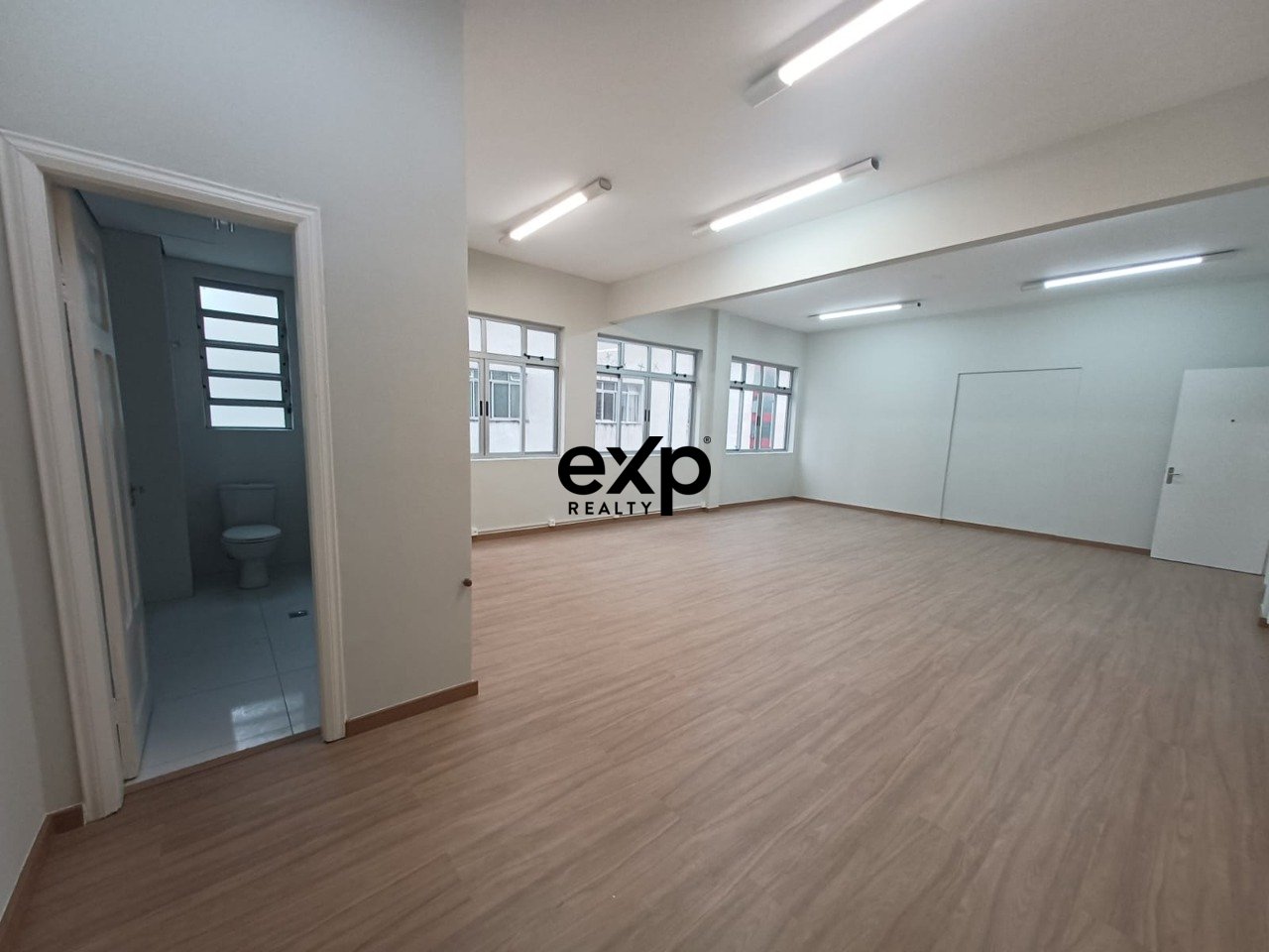 Salas/Conjuntos à venda em Curitiba, XV de Novembro 556 Centro Curitiba 80020-310, 45 m²