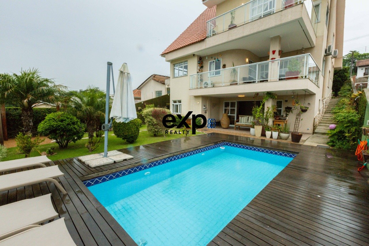 Casa à venda em Curitba, Rua Manoel Amálio de Souza 335 Vista Alegre Curitba 80820-560, 533 m²
