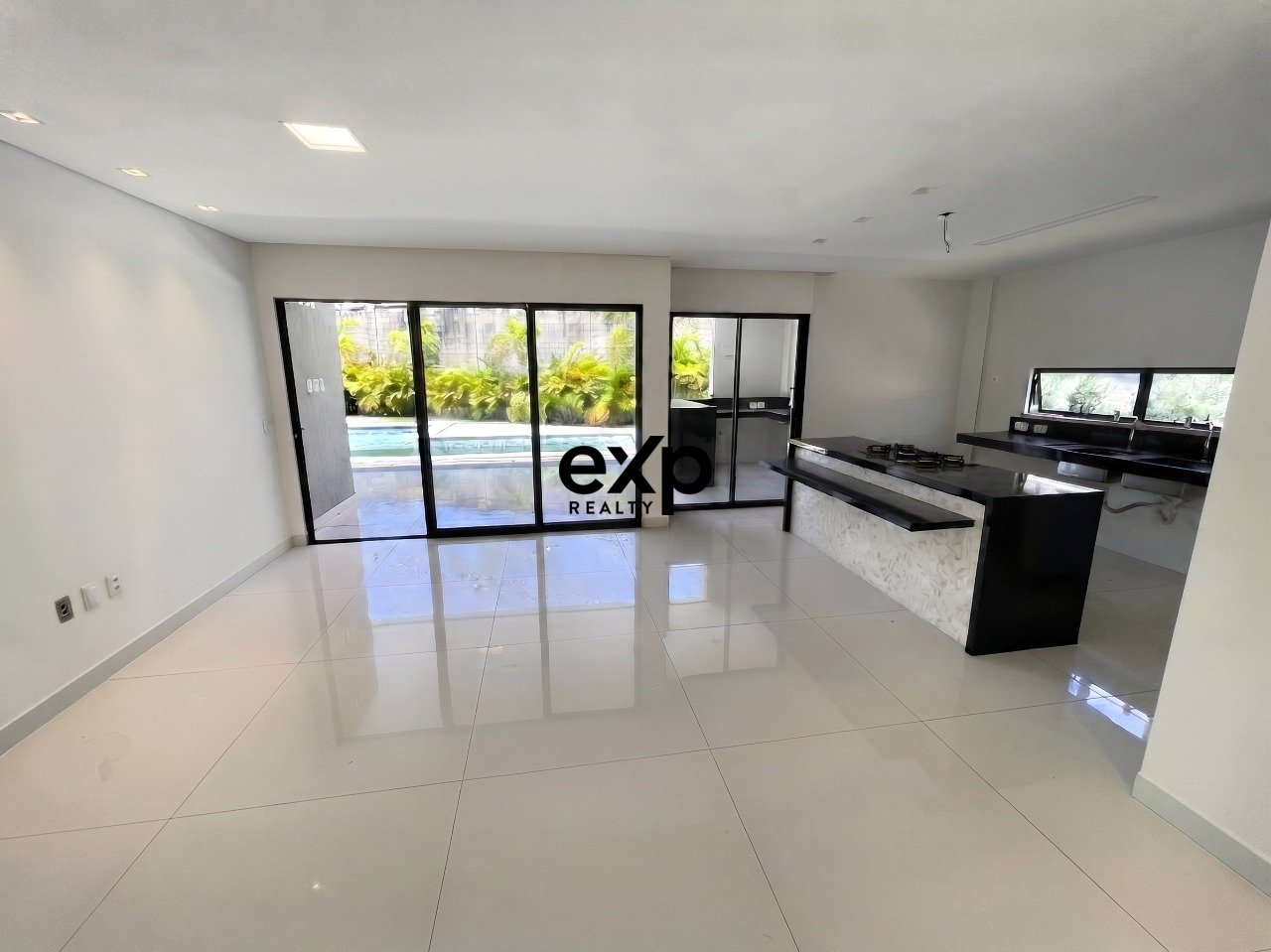 Casa em Condomínio à venda em Eusebio, Avenida Eusébio de Queiroz 4065 Azur Condomínio Lago Eusebio 61760-000, 498 m²