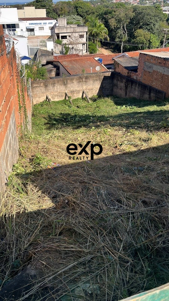 Terreno à venda em Valinhos, Amabile Bersan dos Santos 110 Jardim Santo Antônio Valinhos 13277-030, 333 m²