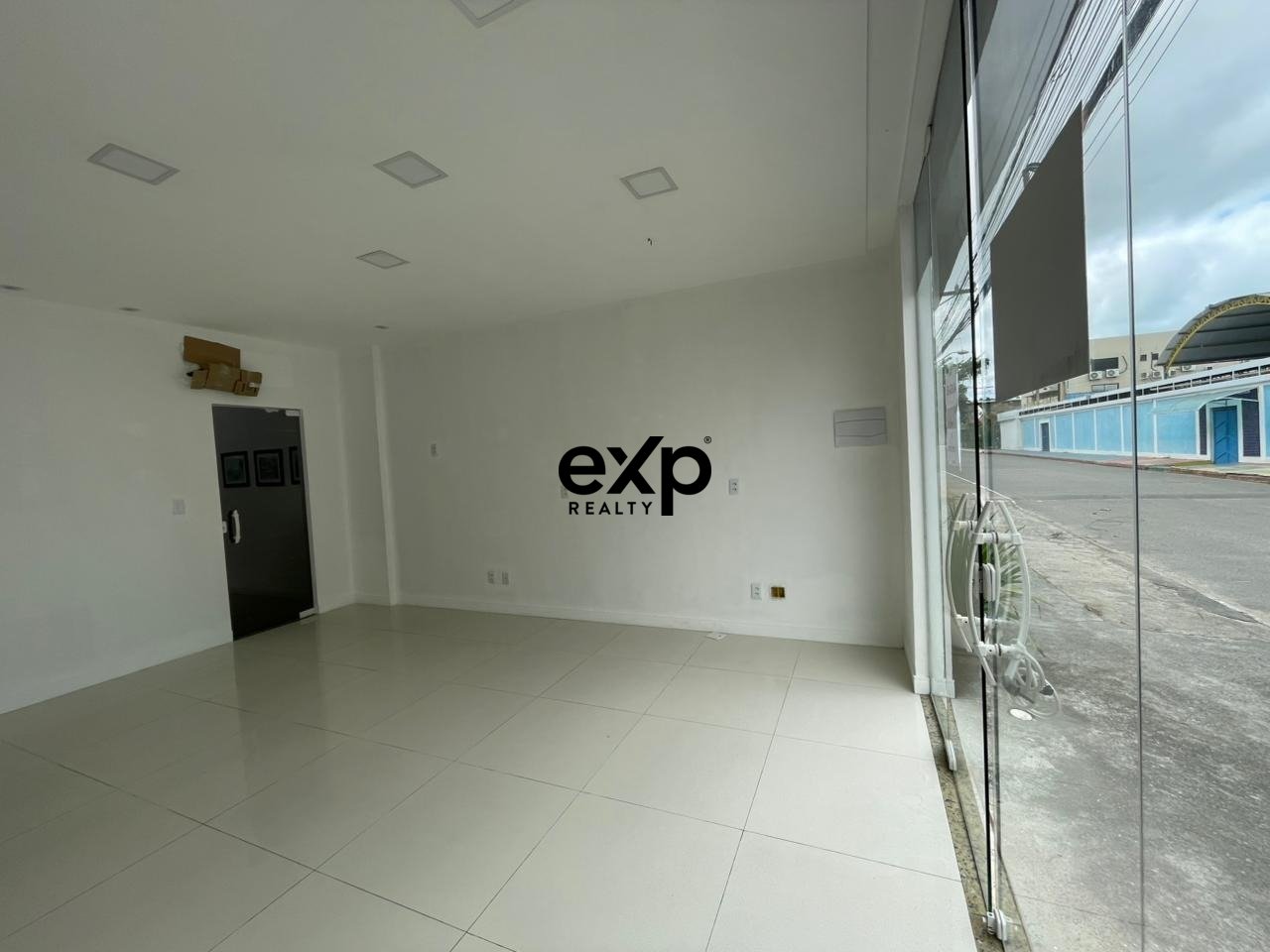 Sala Comercial para alugar em Lauro de Freitas, Itajú do Colônia 1 Pitangueiras Lauro de Freitas 42701-270, 22 m²