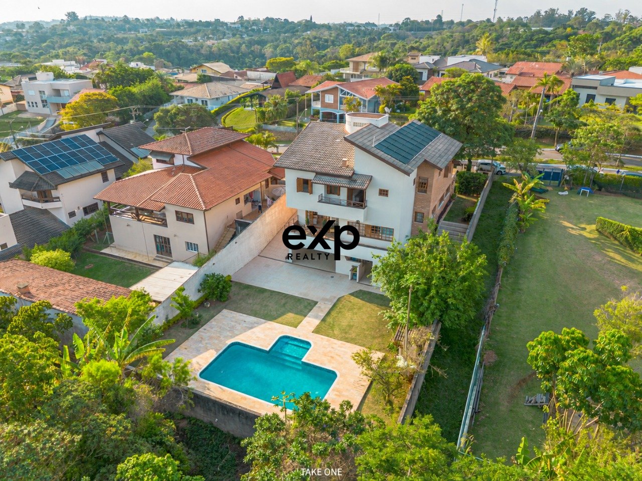 casa com vista para a serra do japi e área de preservação do condomínio