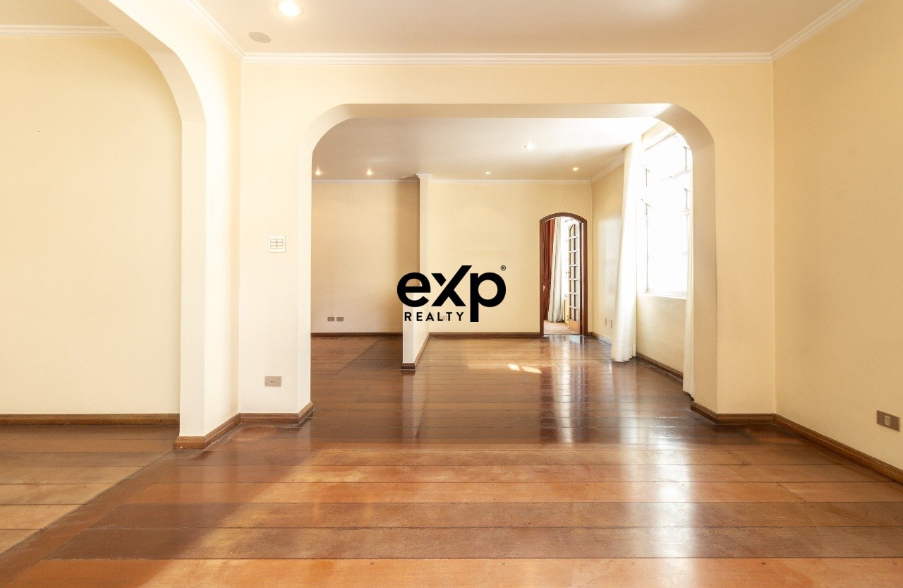 APARTAMENTO AMPLO - 169m² - PRÓXIMO À PAULISTA: 3 QUARTOS, 2 BANHEIROS E 1 VAGA.