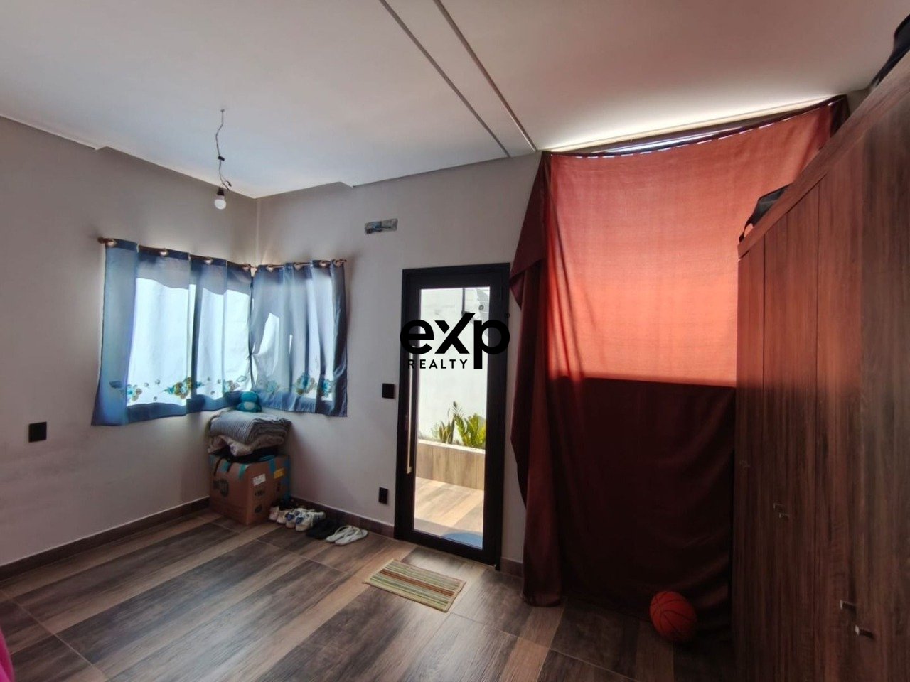 Casa à venda em Louveira, Benta Camargo de Lima 29 Residencial Quinta das Videiras Louveira 13290-000, 300 m²