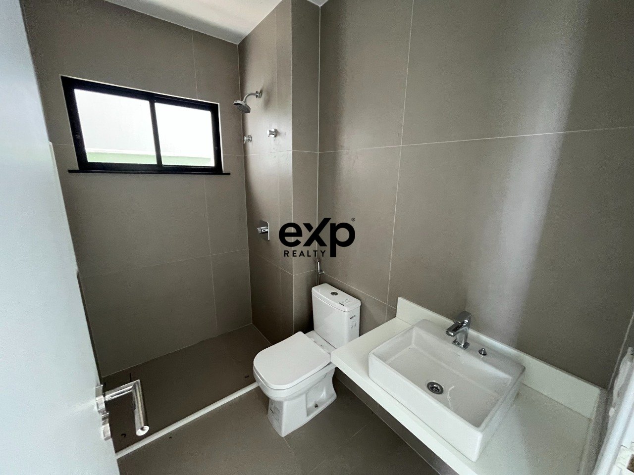 Casa em Condomínio à venda em Eusébio, Caiçara do Norte 10 Cidade Alpha Eusébio 61766-345, 330 m²