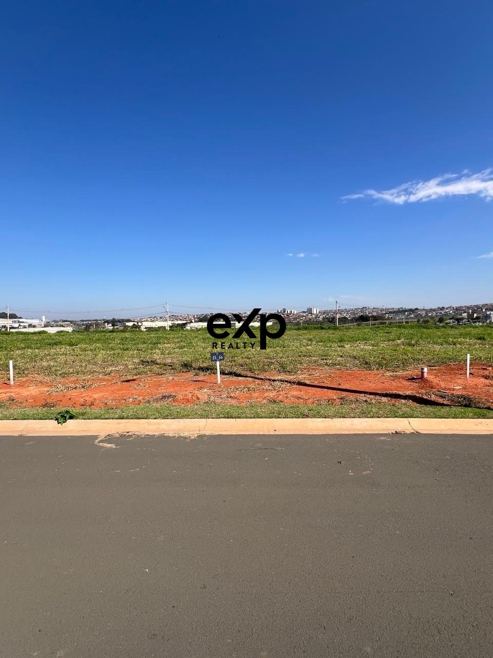 Terreno à venda em Paulinia, Prefeito José Lozano Araújo 1 Parque Brasil 500 Paulinia 13141-170, 240 m²