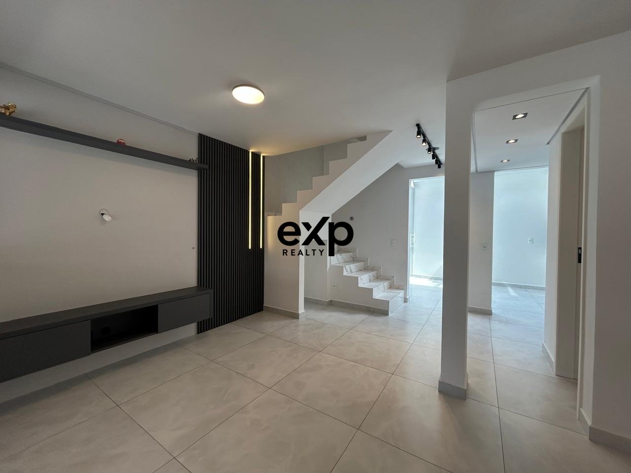 Triplex for sale in Curitiba, Dilermando Pereira de Almeida 71 Pinheirinho Curitiba 81870-070, 63 m²