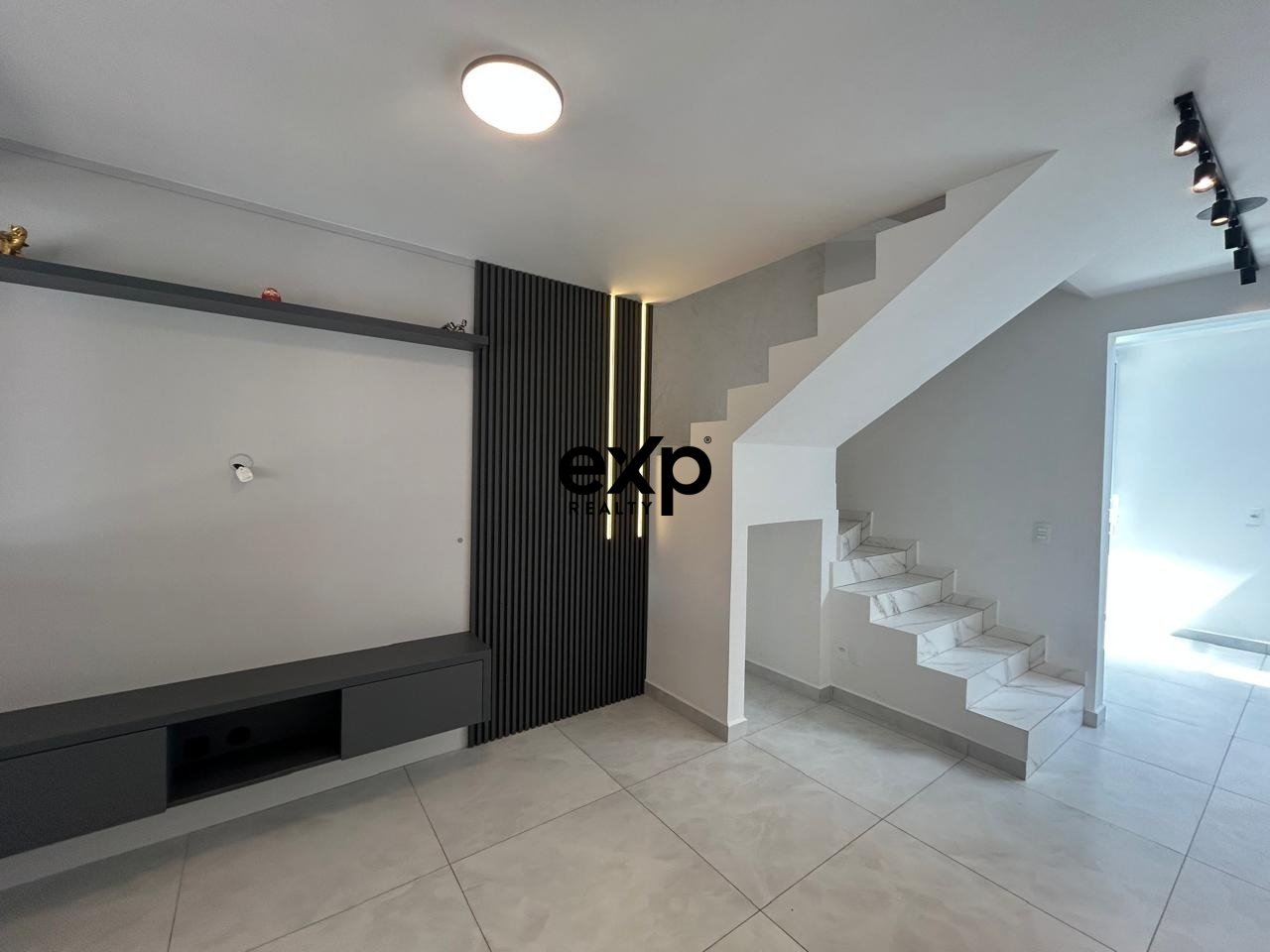 Triplex for sale in Curitiba, Dilermando Pereira de Almeida 71 Pinheirinho Curitiba 81870-070, 63 m²