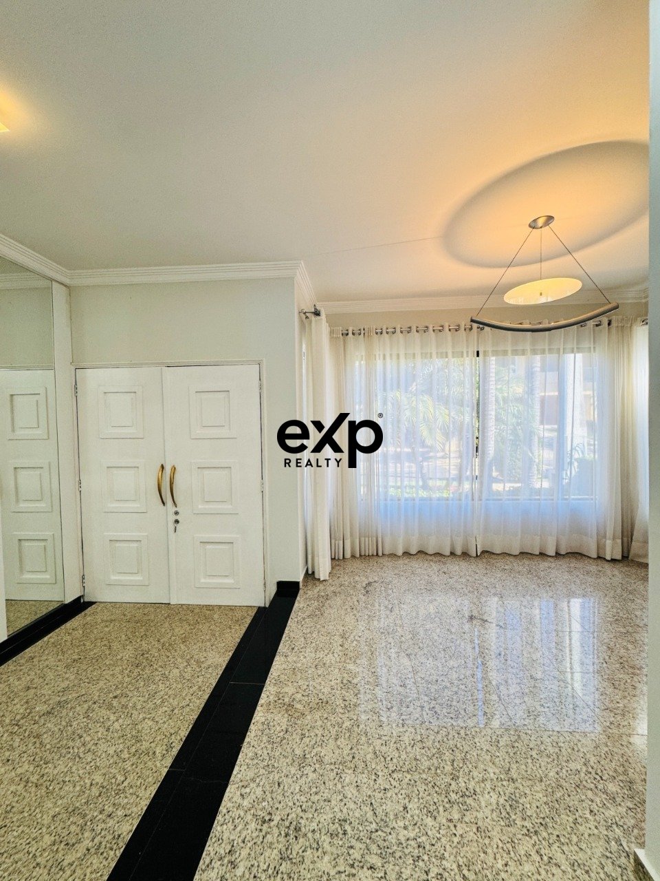 Condominium House for sale in Valinhos, João Previtalle 2780 Condomínio Residencial Terras do Caribe Valinhos 13272-400, 5 m²