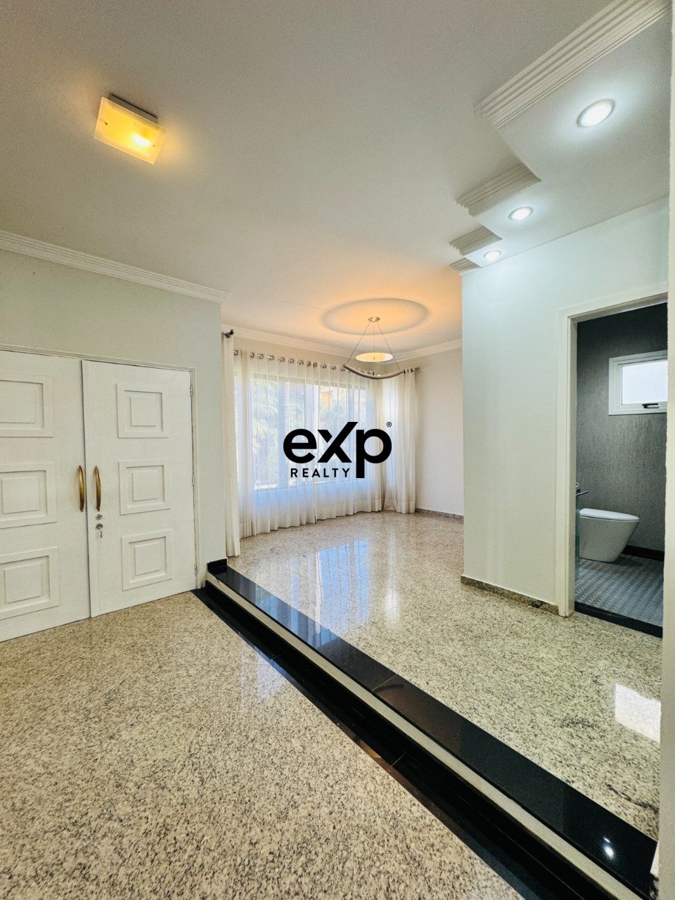 Condominium House for sale in Valinhos, João Previtalle 2780 Condomínio Residencial Terras do Caribe Valinhos 13272-400, 5 m²