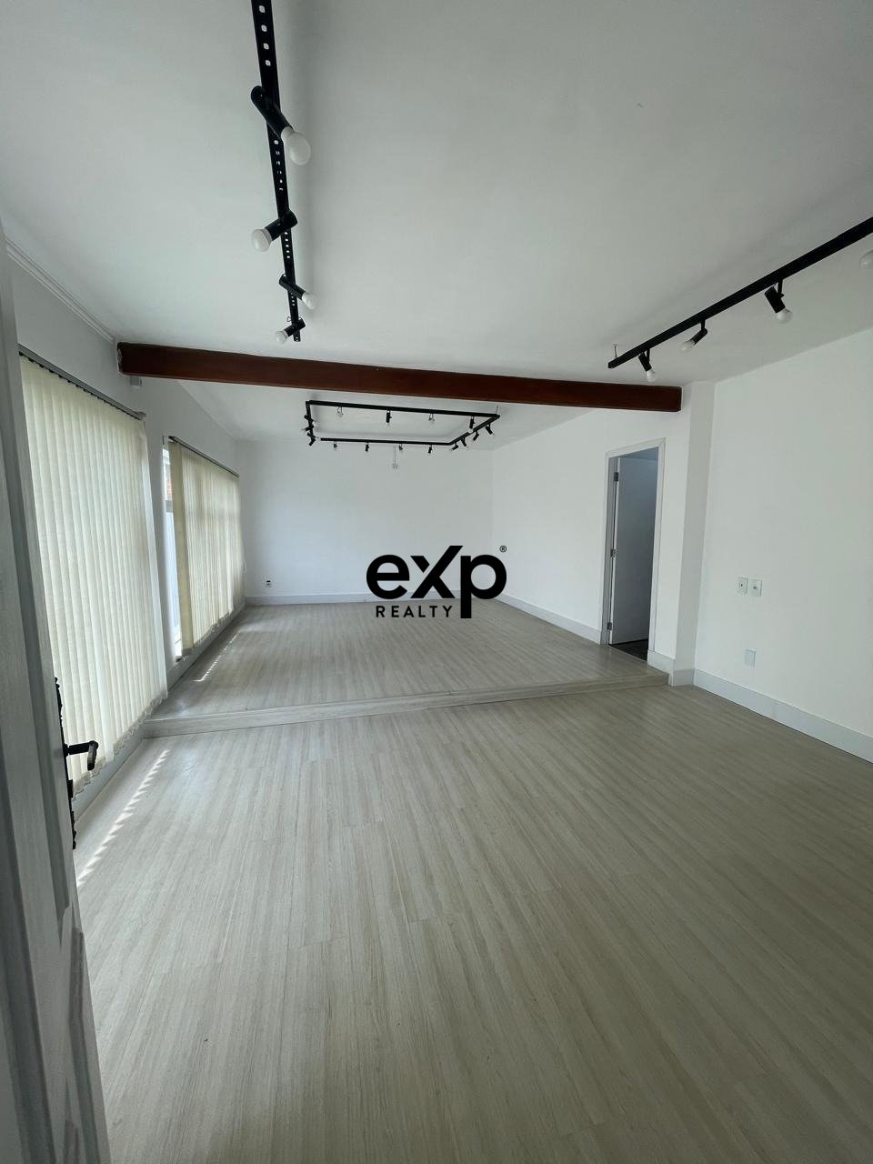 Casa comercial para alugar em Valinhos, João Luiz Ungaretti 4 Vila Boa Esperança Valinhos 13270-363, 250 m²