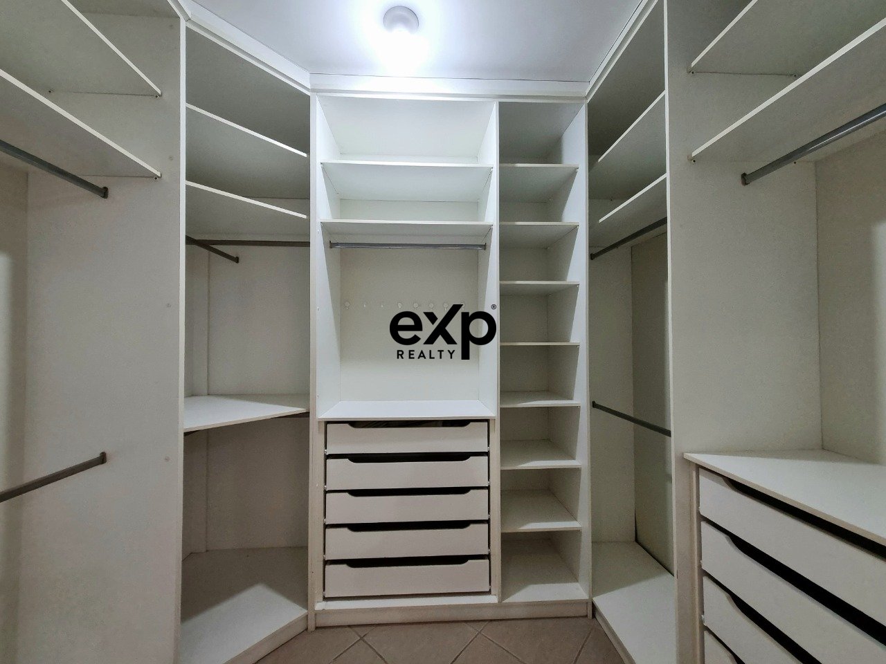 Casa em Condomínio para alugar em Valinhos - SP, Rua Sara Alvarado Bertanholi 1034 Jardim Monte Verde Valinhos - SP 13275-054, 360 m²