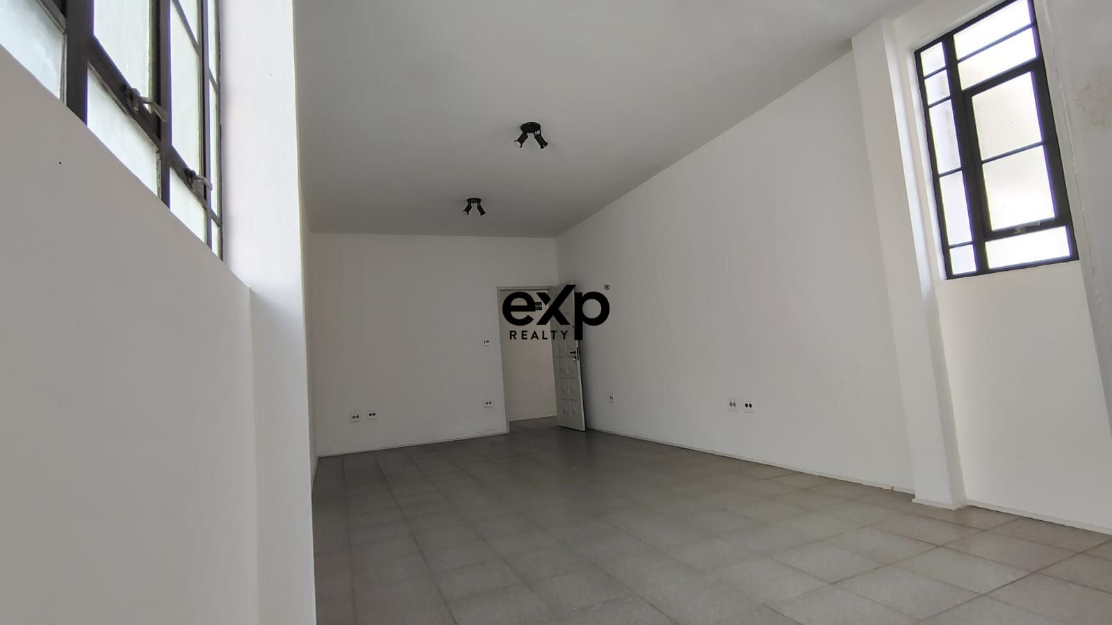 Salas/Conjuntos para alugar em Valinhos, Euclides da Cunha 59 Jardim Primavera Valinhos 13270-330, 35 m²