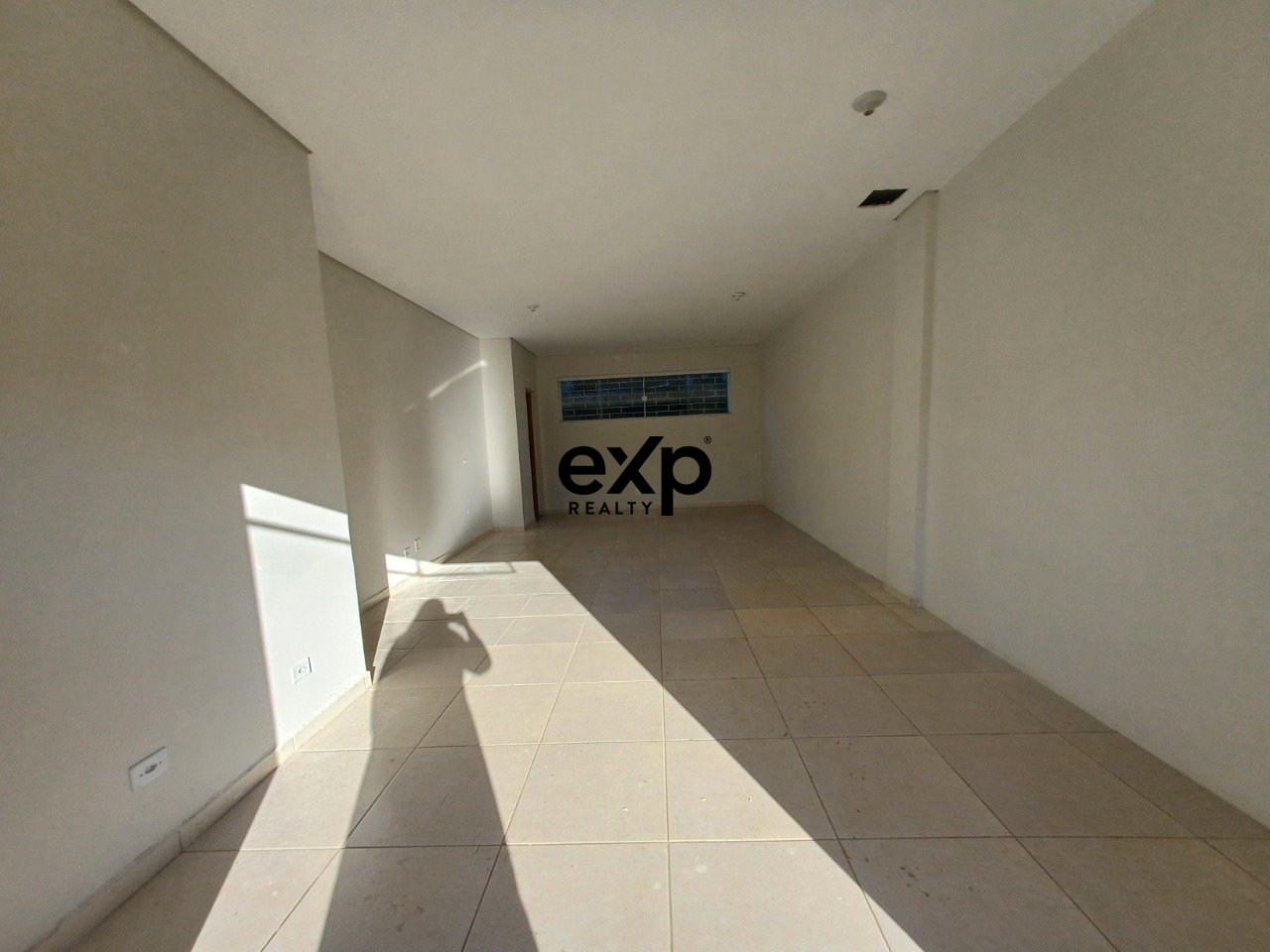Loja à venda em Fazenda Rio Grande, Leucena 365 Eucaliptos Fazenda Rio Grande 83820-750, 33 m²