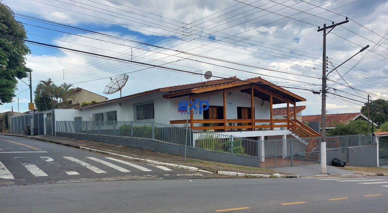 Casa à venda em Atibaia, Horácio Netto 927 Samambaia Parque Residencial Atibaia 12945-010, 888 m²