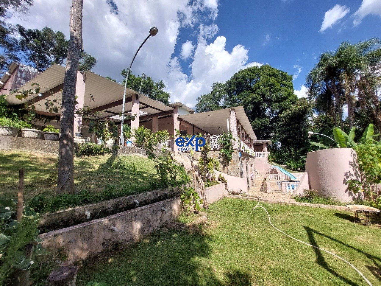 Chácara Encantadora a 400 metros da Rod. Fernão Dias - Atibaia/SP