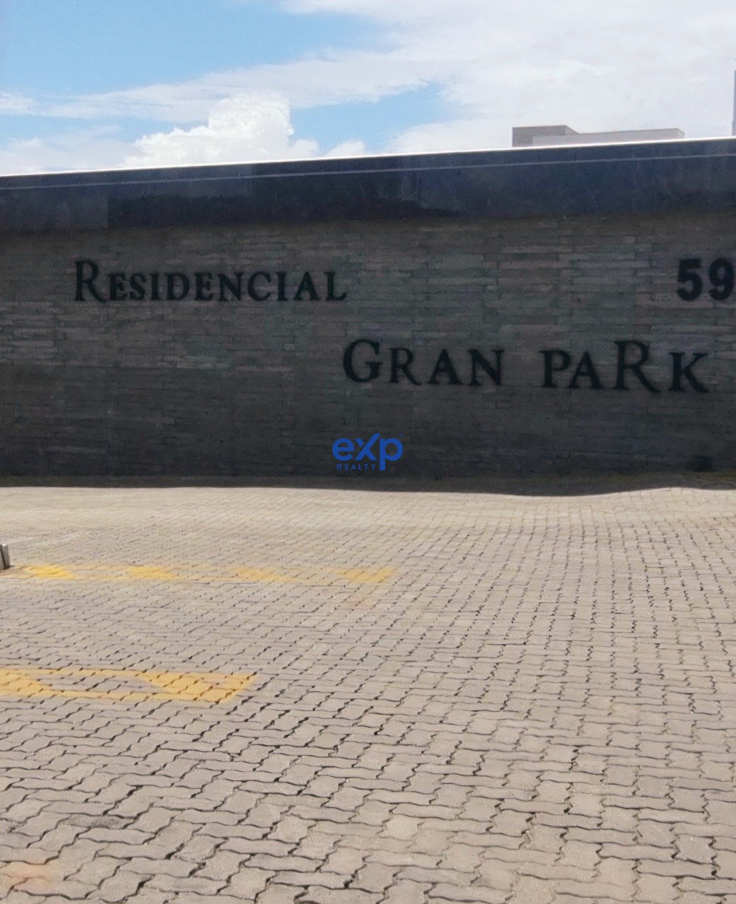 Gran Park I Condominium - House for Sale - Unbeatable Price. 2