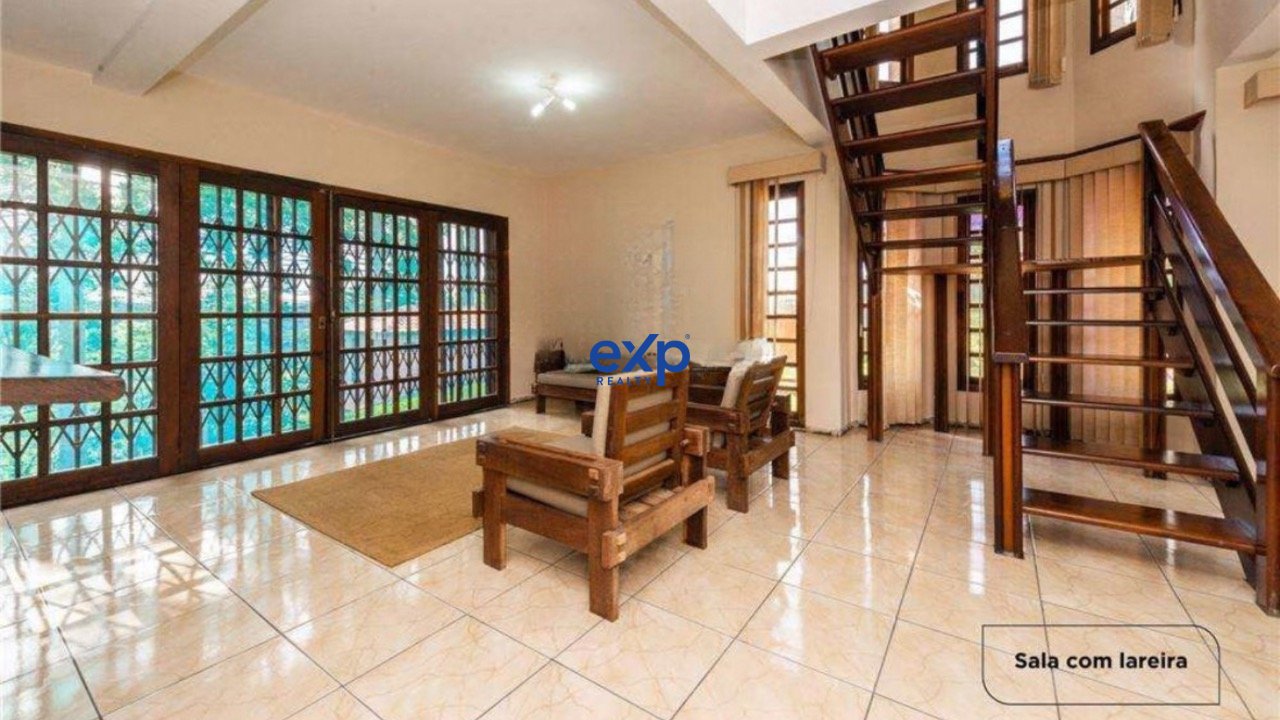 Chacara Quatro Barras, com Piscina e Casa com 4 quartos