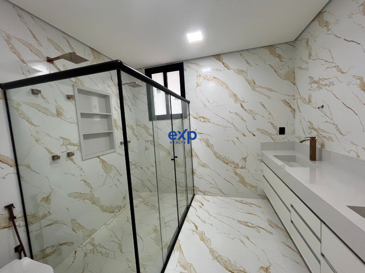 Casa com 4 suítes no Residencial Jatibela/Campinas, conforto e praticidade