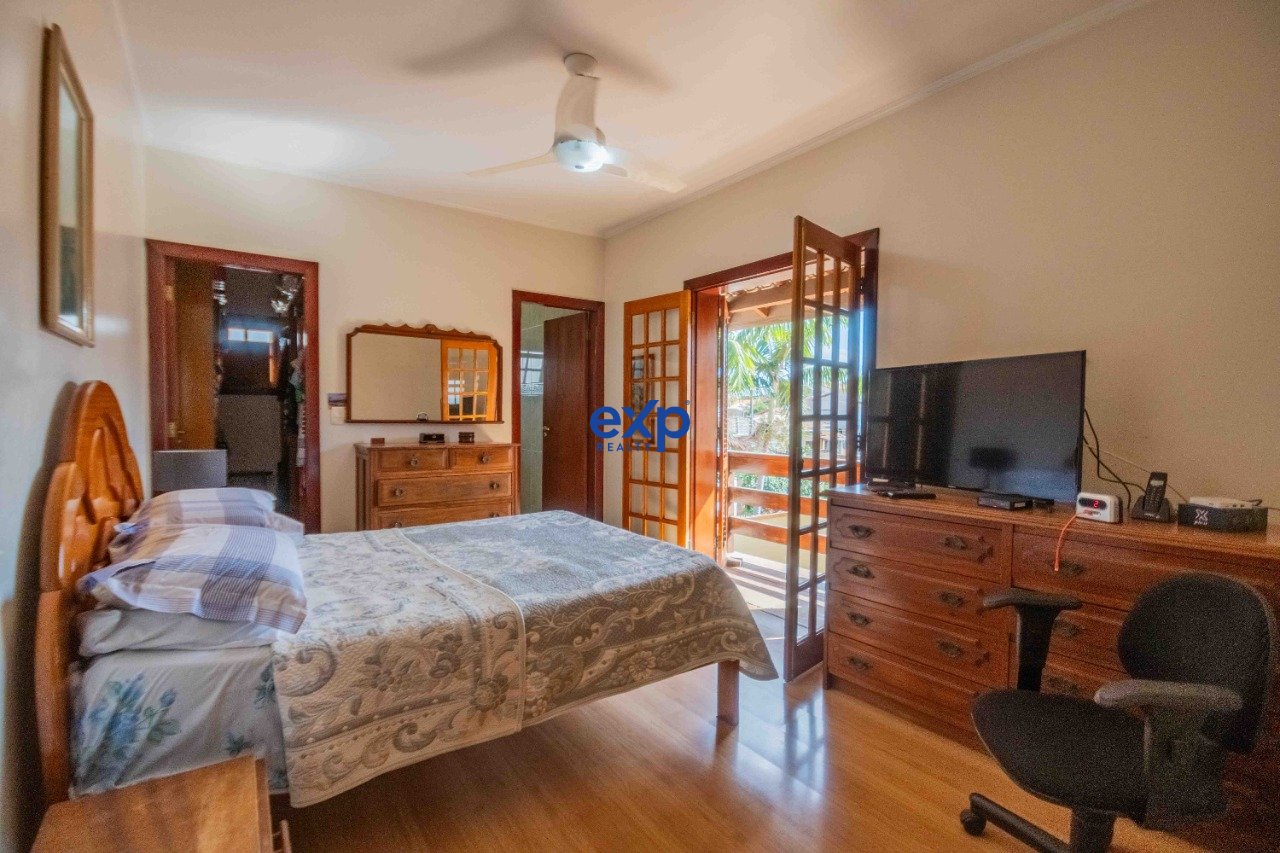 Casa em Condomínio à venda em Valinhos, Campos Salles 39 Condomínio Vivendas das Quaresmeiras Valinhos 13272-350, 453 m²